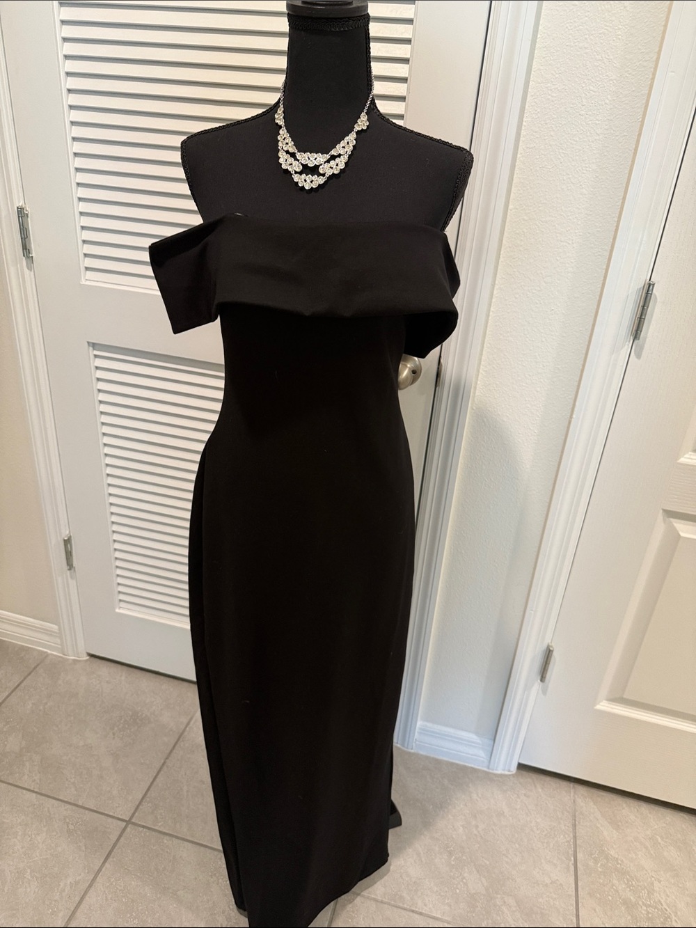 Black Off-Shoulder Evening Dress - Elegant Women's Gown